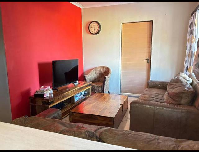 3 BEDROOM HOUSE FOR SALE IN THE ORCHARDS
